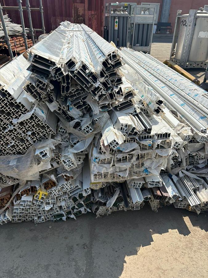 Stock profilati in alluminio  ed altri accessori