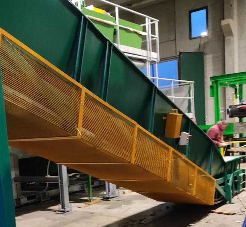 Ricondizionato Nastro Trasportatore a palette in metallo, MACPRESSE varie misure