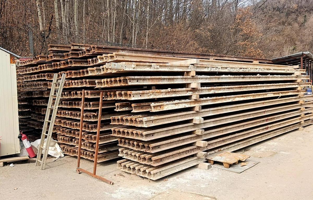 Usato 2010 Rotaie Ferroviarie Vignole BINARIO UNI50 - con Traversine in Faggio GORZA