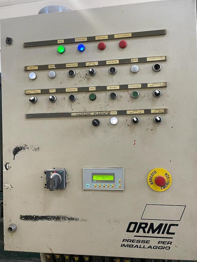 Usato 2003 Pressa Imballatrice ORMIC 80x90 - 70T - Baling Press