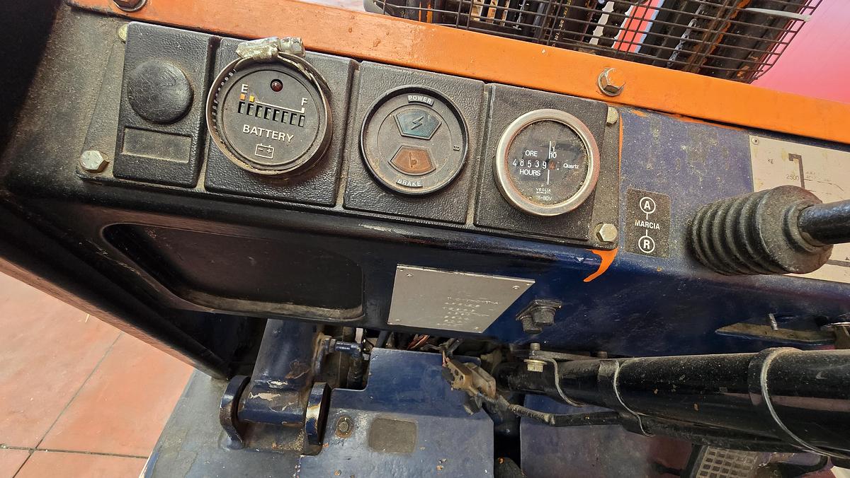 Usato 2005 Elevator TOYOTA 4FB20 - Electric lift with hydraulic clamp