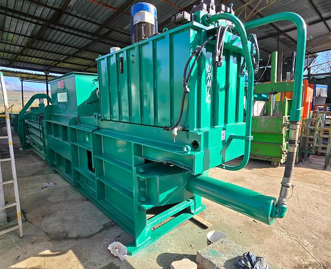 Usato 2003 Pressa Imballatrice ORMIC 80x90 - 70T - Baling Press