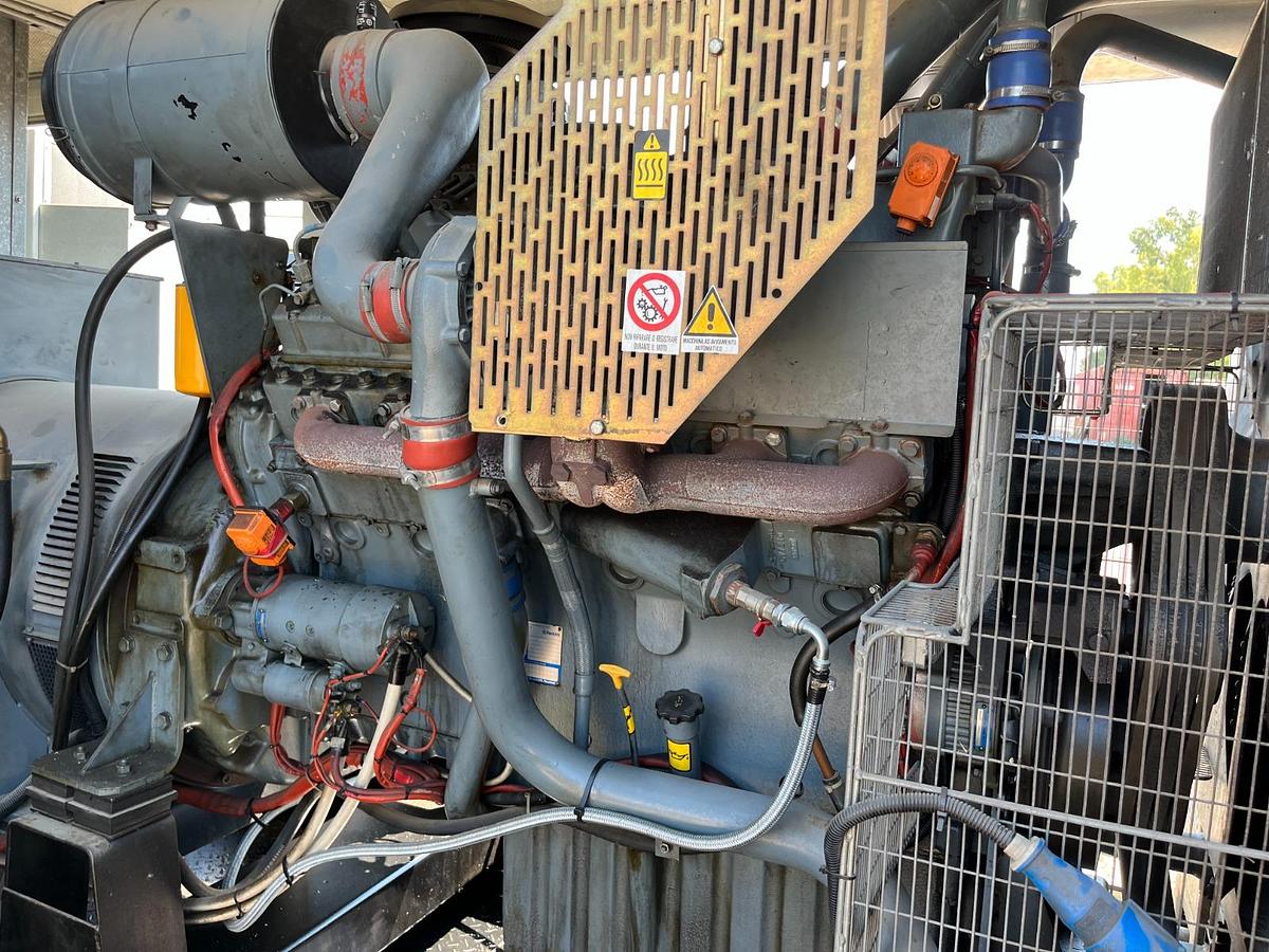 Usato 1999 Silent Generator PERKINS 3012 TAG 3A - 800 KVA