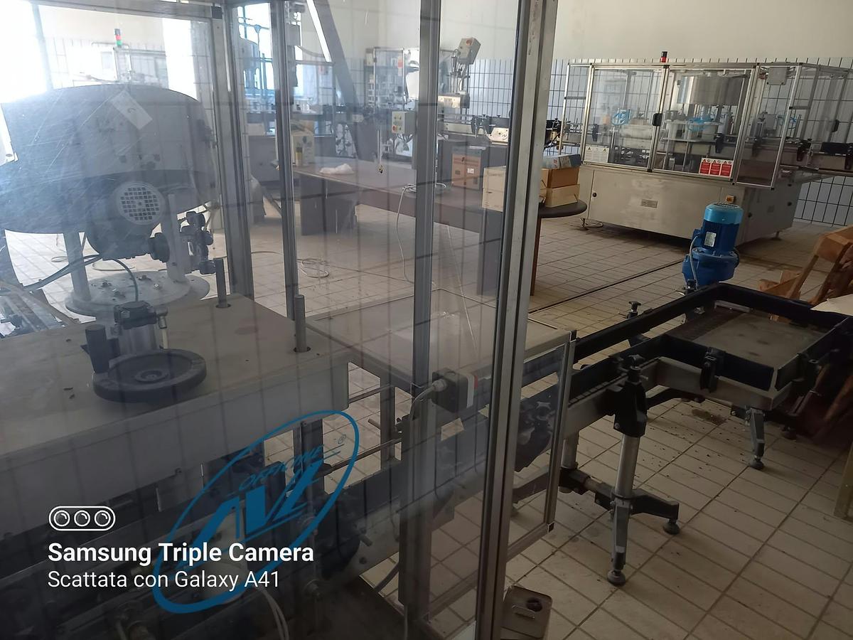 Usato 2001 Linea di Imbottigliamento olio/vino AVE Industries RV-4 - Liquid Packaging Equipment / Universal Filling Lines
