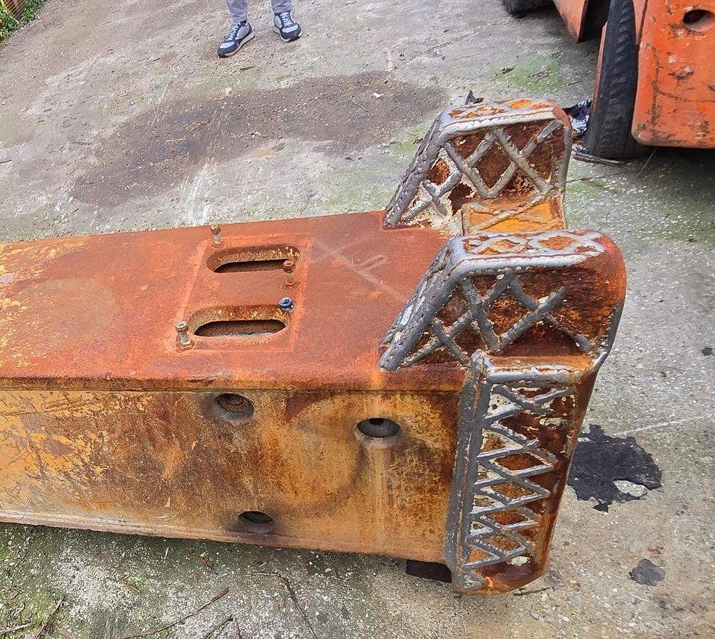 Usato 2001 Martello demolitore MONTABERT 580kg - Demolition hammer