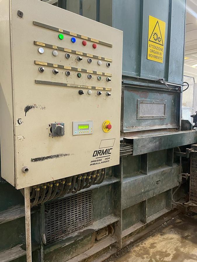 Usato 2003 Pressa Imballatrice ORMIC 80x90 - 70T - Baling Press