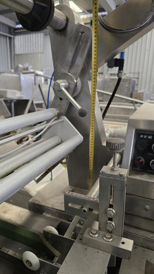 Usato 2001 confezionatrice flow pack PFM 2000 - Flow pack packaging machine