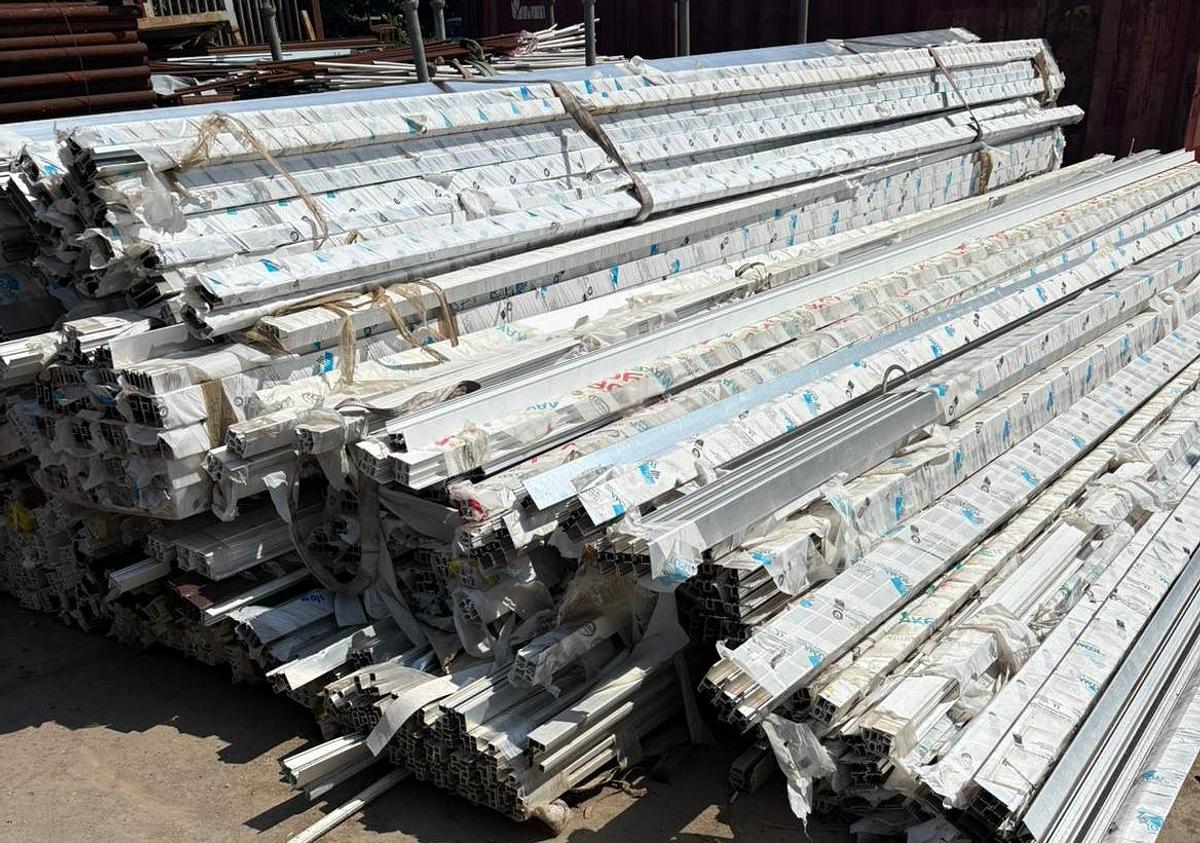 Stock profilati in alluminio  ed altri accessori