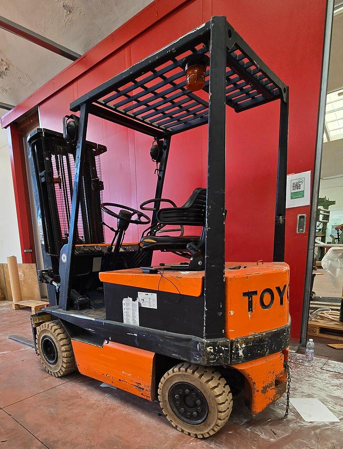 Usato 2005 Elevator TOYOTA 4FB20 - Electric lift with hydraulic clamp