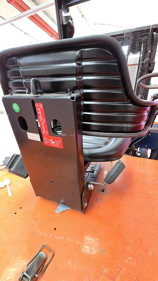 Usato 2005 Elevator TOYOTA 4FB20 - Electric lift with hydraulic clamp