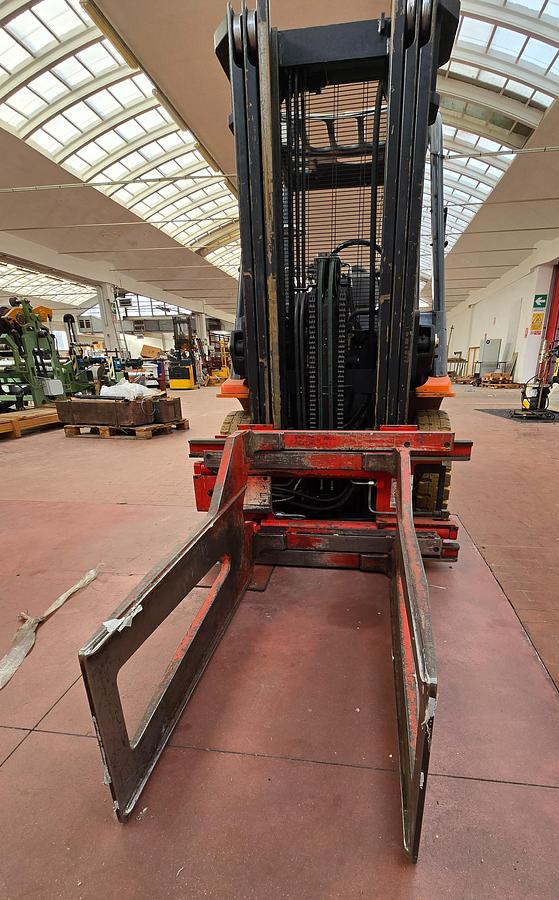 Usato 2001 Elevatore a GAS TOYOTA 42-7E GF25 - Gas-powered lift with hydraulic clamp