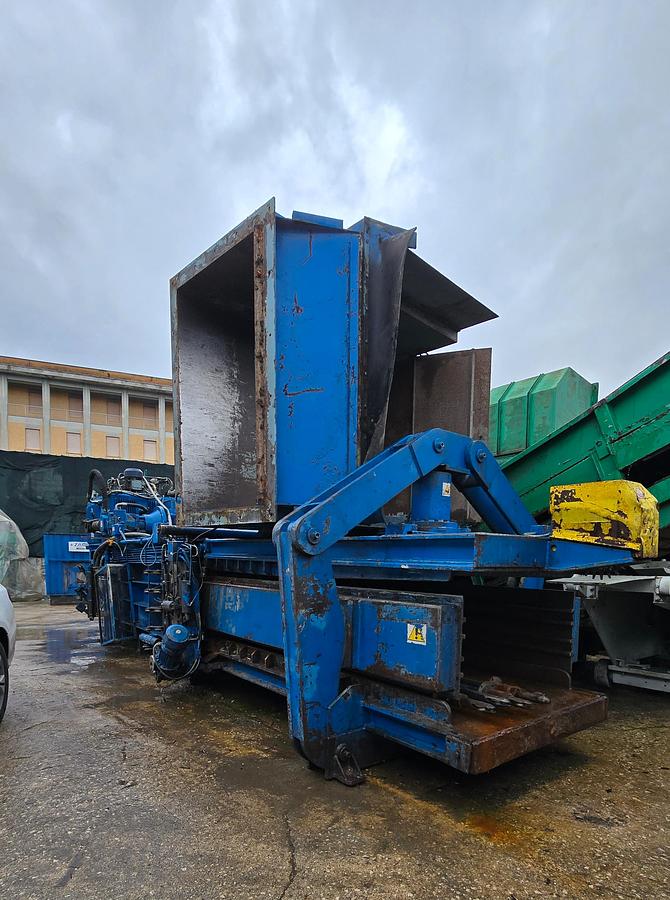 Usato 2003 Pressa imballatrice  Zagib L19