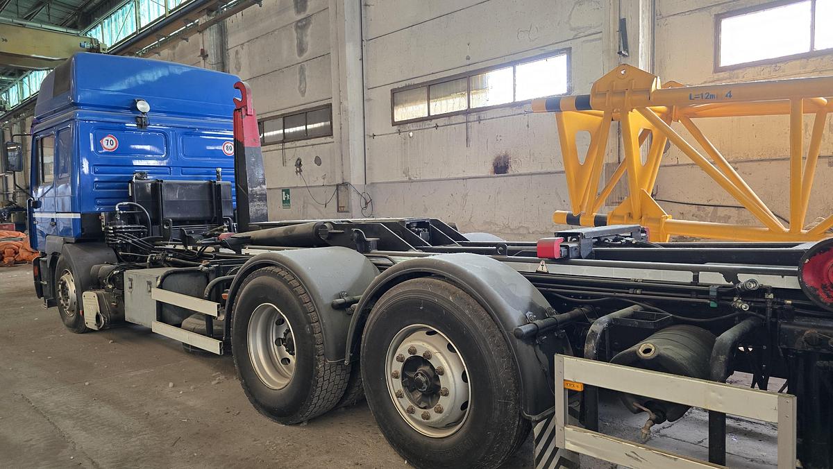 Usato 2003 Camion per scarrabili MAN 26.414 - Truck for hook lifts