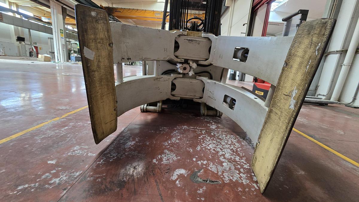 Usato 2000 Elevatore a GAS  TOYOTA 42-7E GF25 - Gas-powered lift with hydraulic clamp