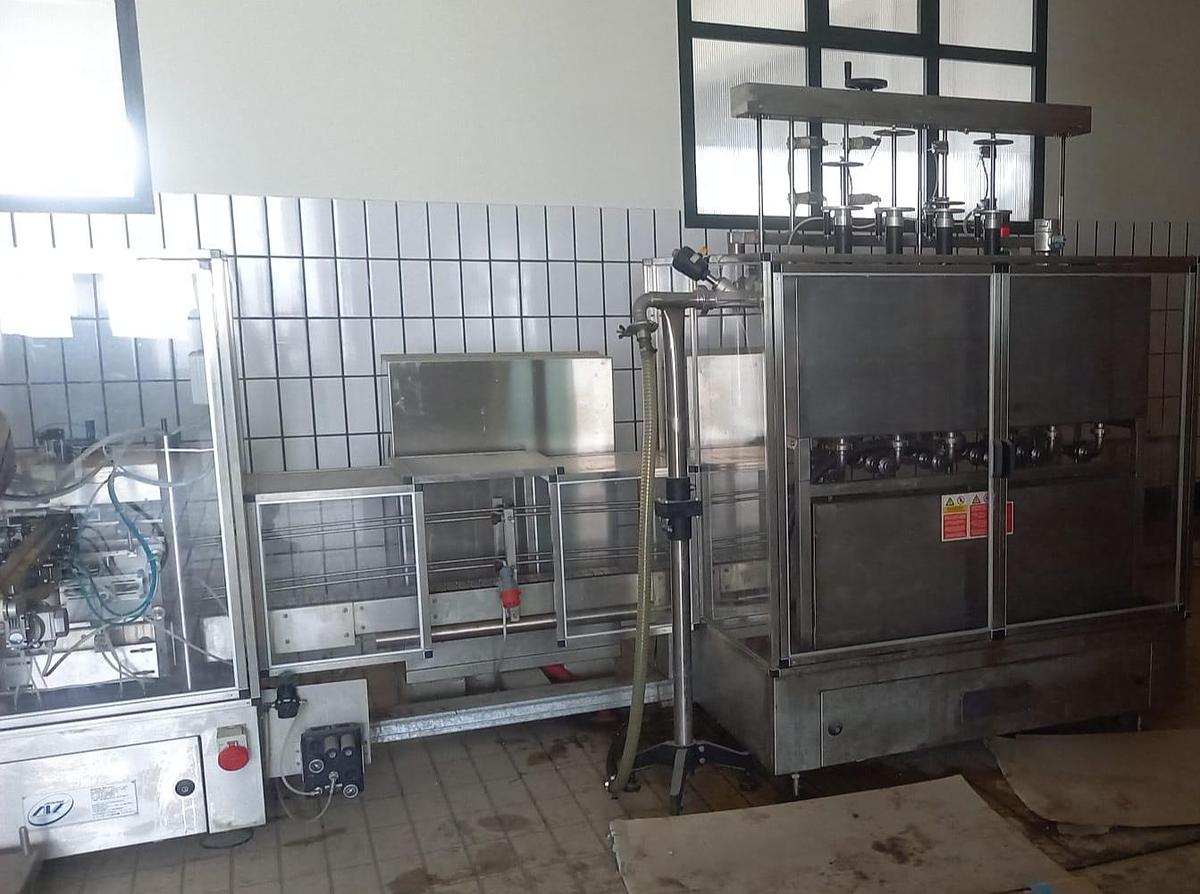 Usato 2001 Linea di Imbottigliamento olio/vino AVE Industries RV-4 - Liquid Packaging Equipment / Universal Filling Lines