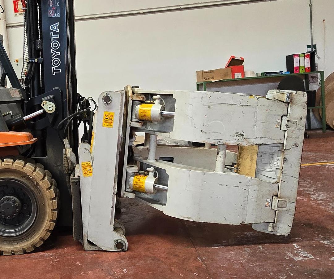 Usato 2000 Elevatore a GAS  TOYOTA 42-7E GF25 - Gas-powered lift with hydraulic clamp