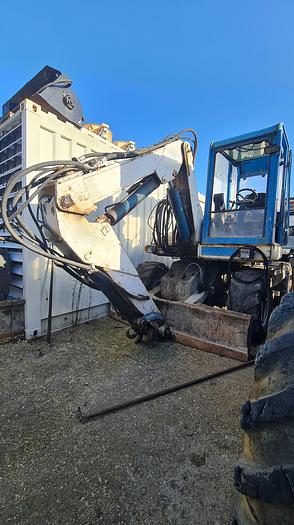 Usato 2002 Escavatore gommato GALLMAC WMW 100