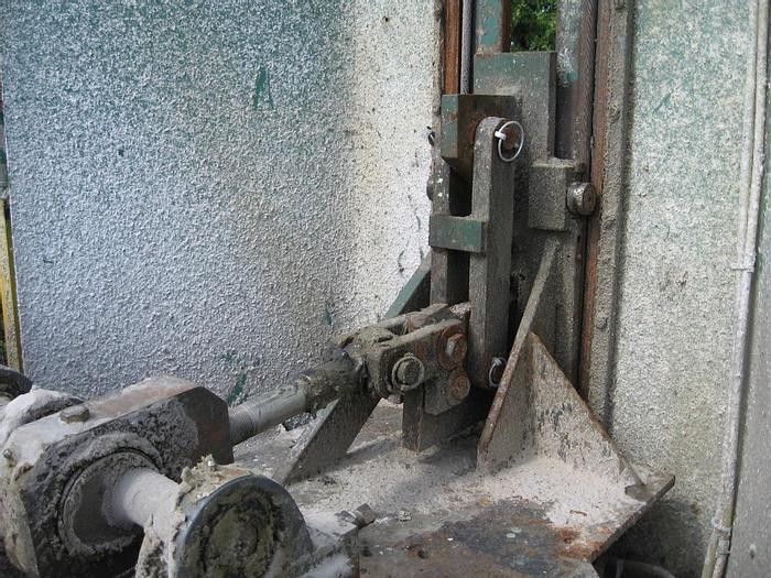 Used ROLL SPLITTER 68" DIA. X 72" FACE SANDY HILL OSCILLATING