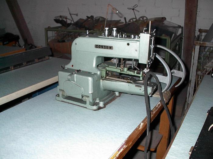 Gebraucht Knopfannähmaschine CONSEW Kl. 240 2-4 loch