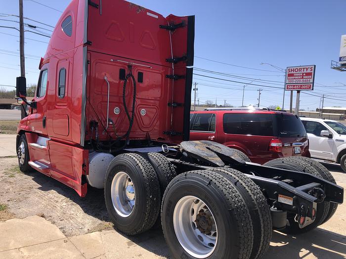 Used 2015 Freightliner Cascadia