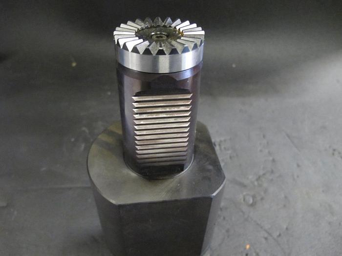 Gebraucht Axial Werkzeugkopf Angetriebenes Werkzeug VDI 50 568 - 323 -068