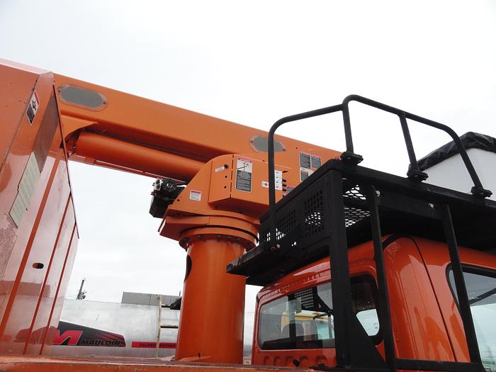 Used 2011 Freightliner / Altec BUSINESS CLASS M2 106 / LRV -55