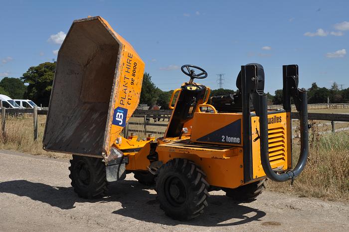 Used 2015 THWAITES 2 TONNE SWIVEL