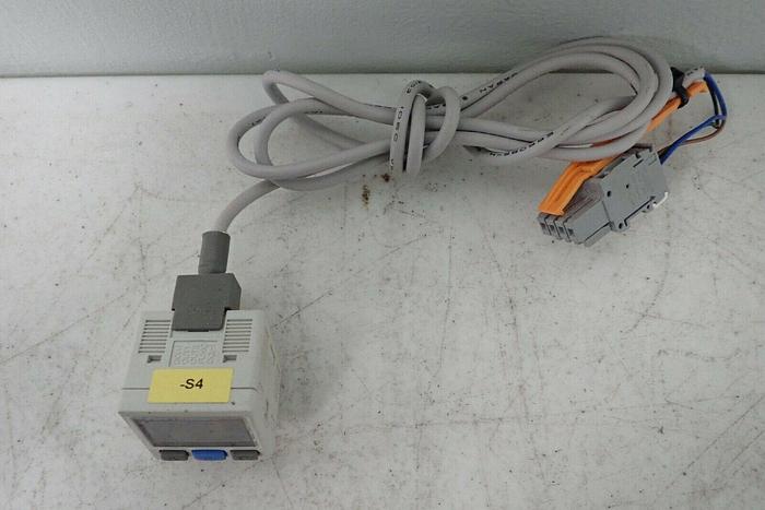 Used SMC Corporation ISE30A-01-P Pressure Vacuum Switch 192088123549