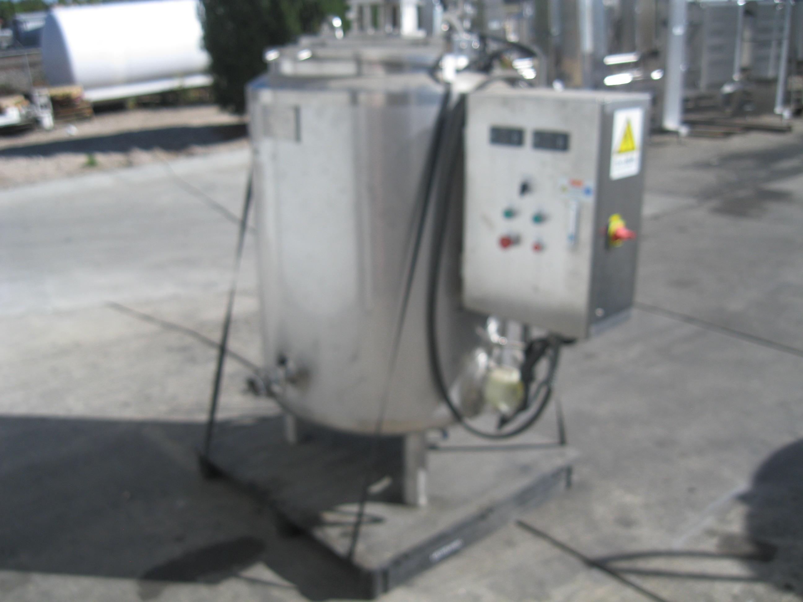Usado 300 LITERS PROCESSOR TANK. SCRAPE SURFACE AGITATION WITH BUILT IN HEATING SYSTEM.