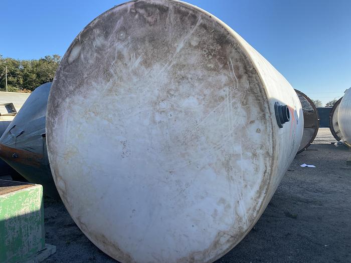 Used Used R3 7800 gallon vertical poly tank