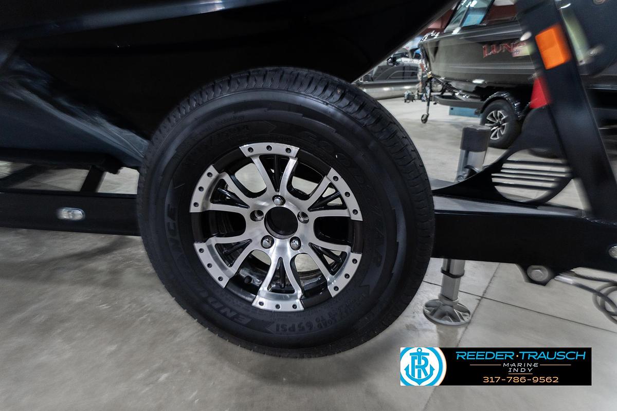 Used 2017 Malibu 25 LSV