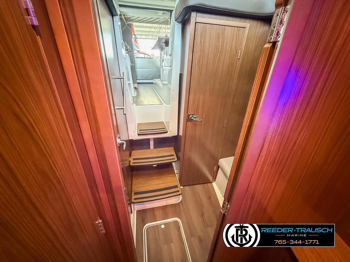 2021 Four Winns Vista 355 Coupe OB