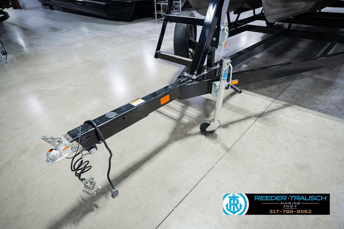 Used 2023 Bennington 23 LSR