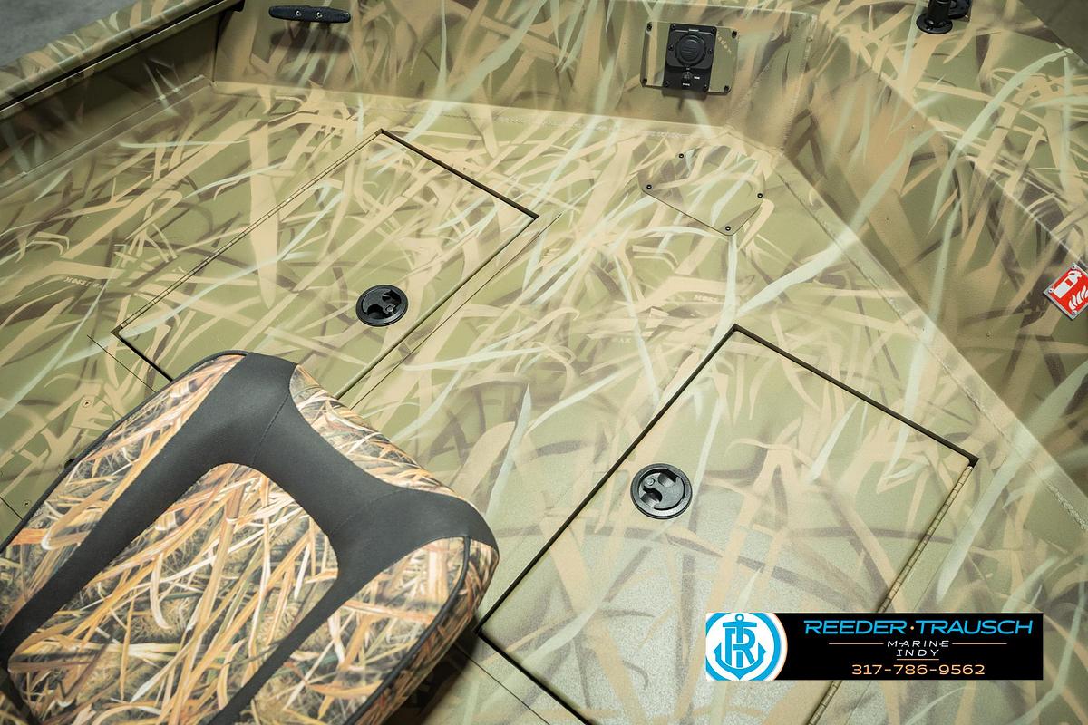 2026 Lund 1870 Predator Center Console