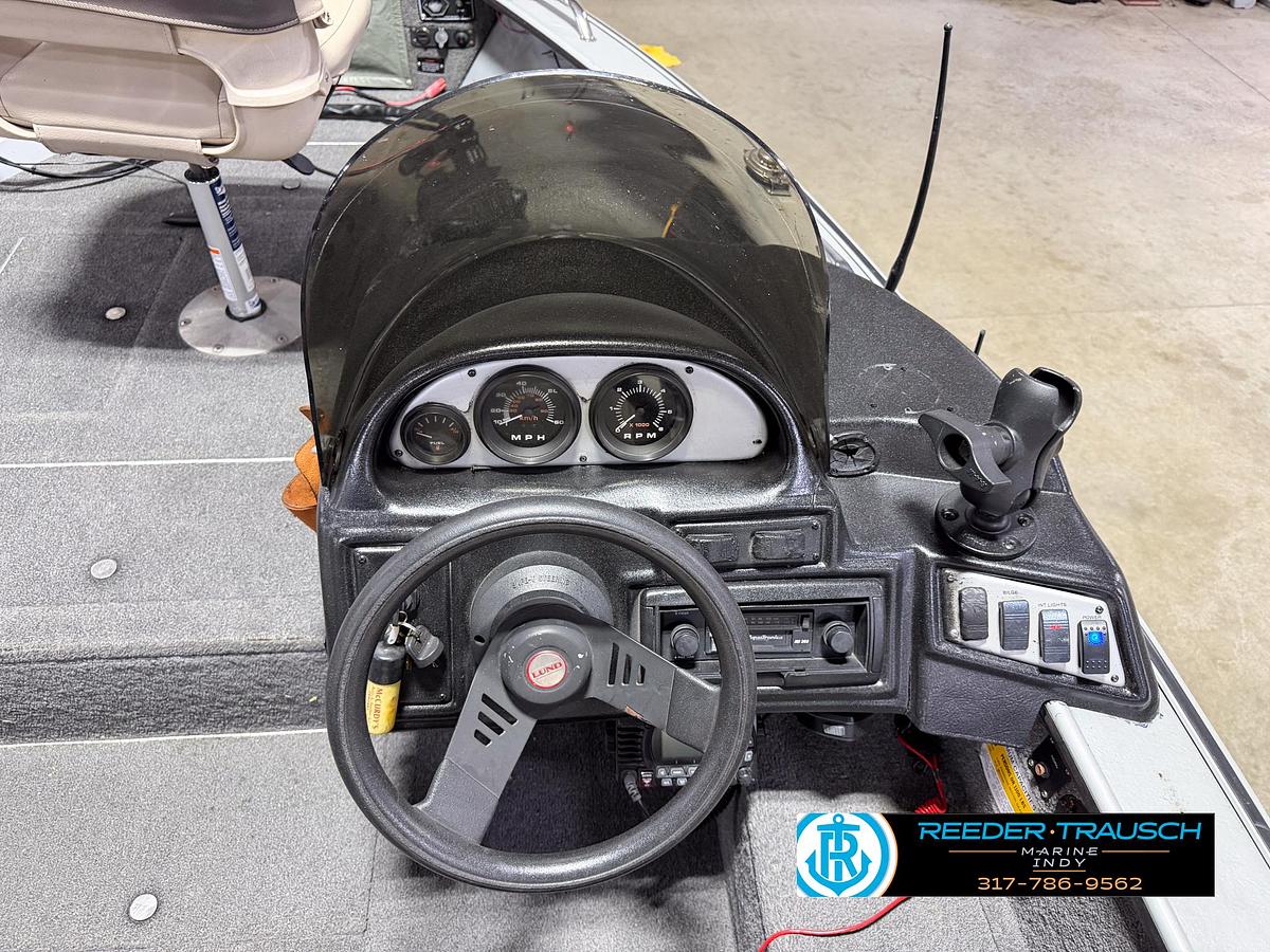 Used 1999 Lund Mr. Pike 17