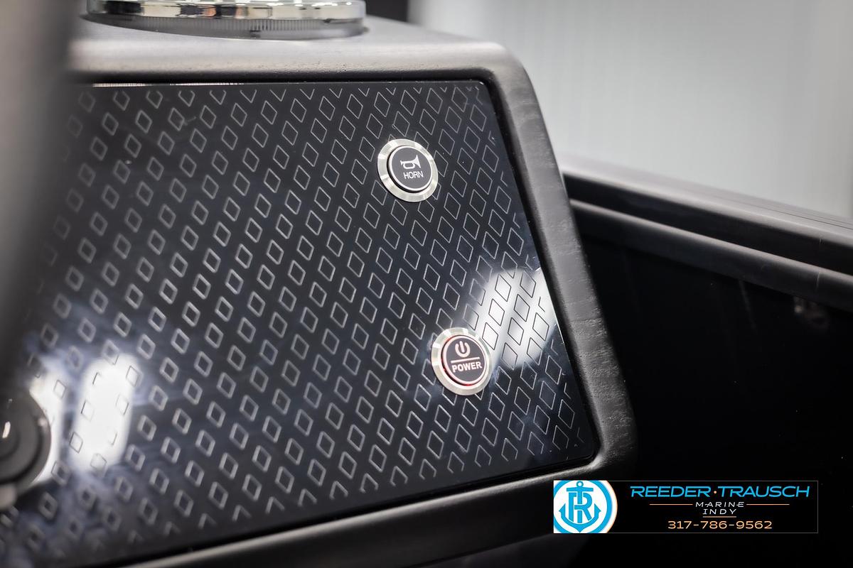 2025 Bennington 22 MFB