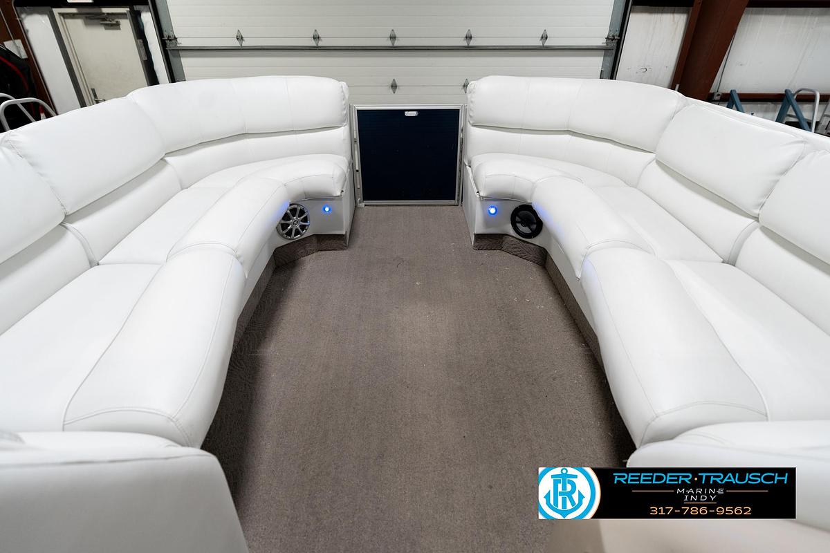 Used 2011 Bennington 2274 RCL