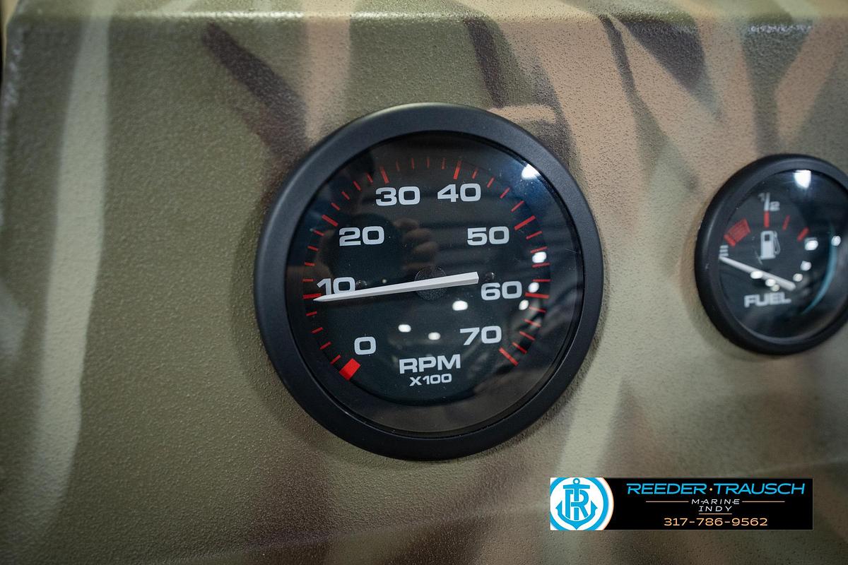 2026 Lund 1870 Predator Center Console