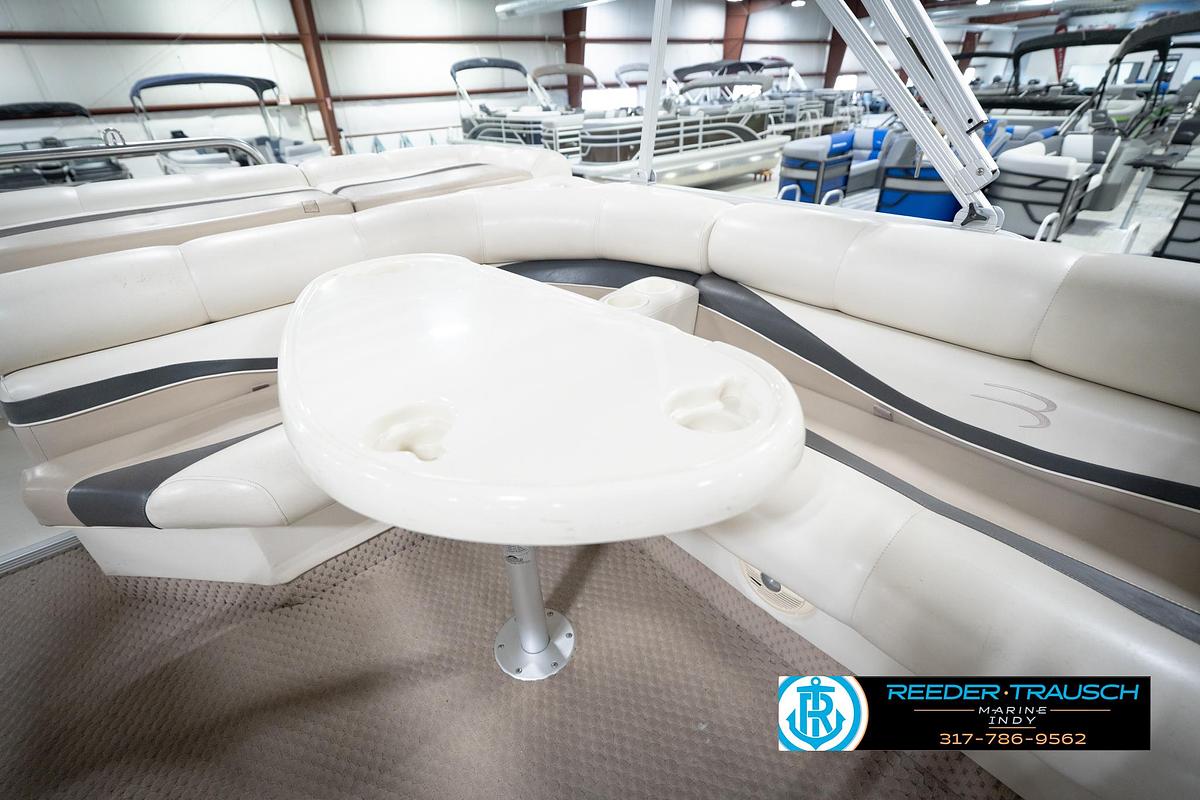 Used 2003 Bennington 2050 RL