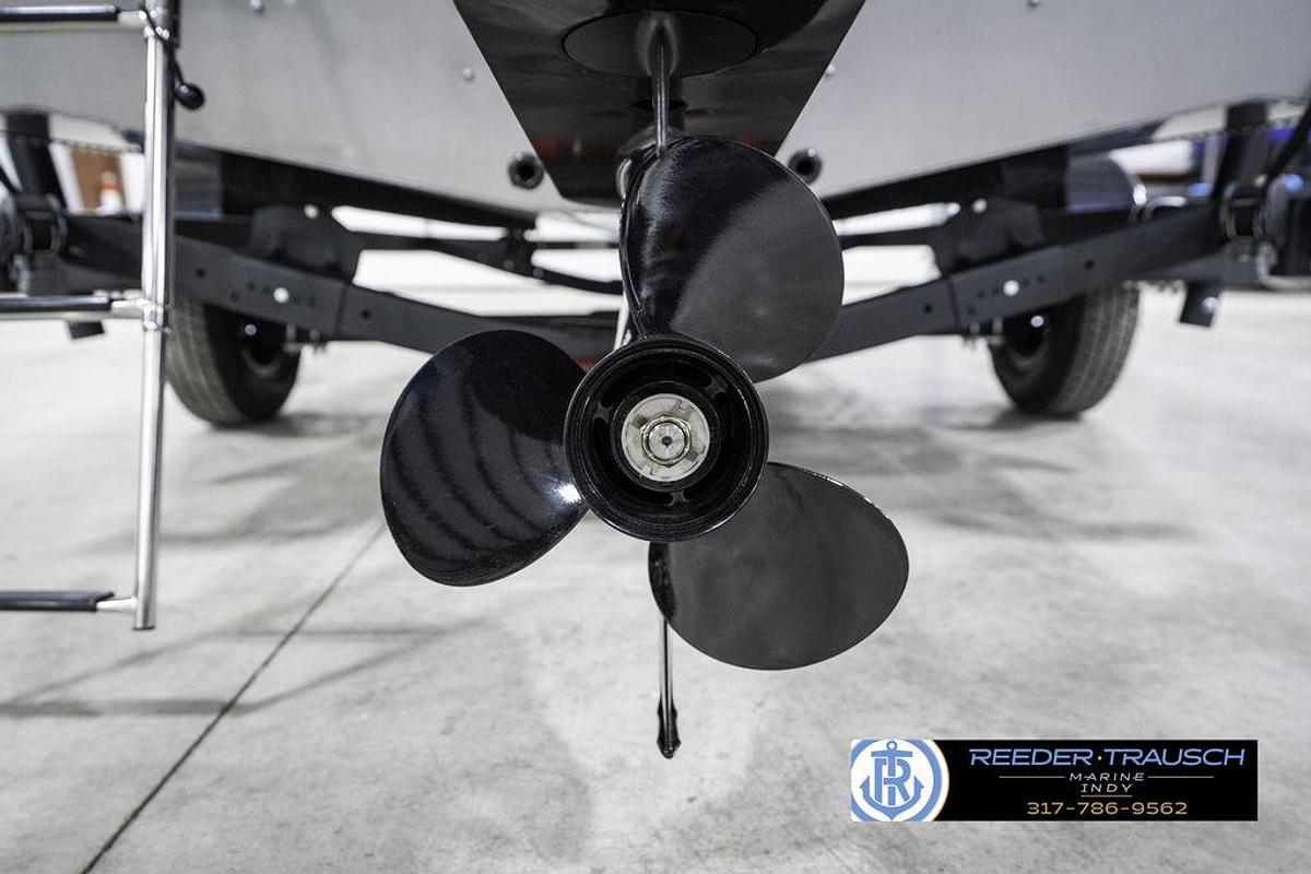 2025 Lund 1775 Pro Guide