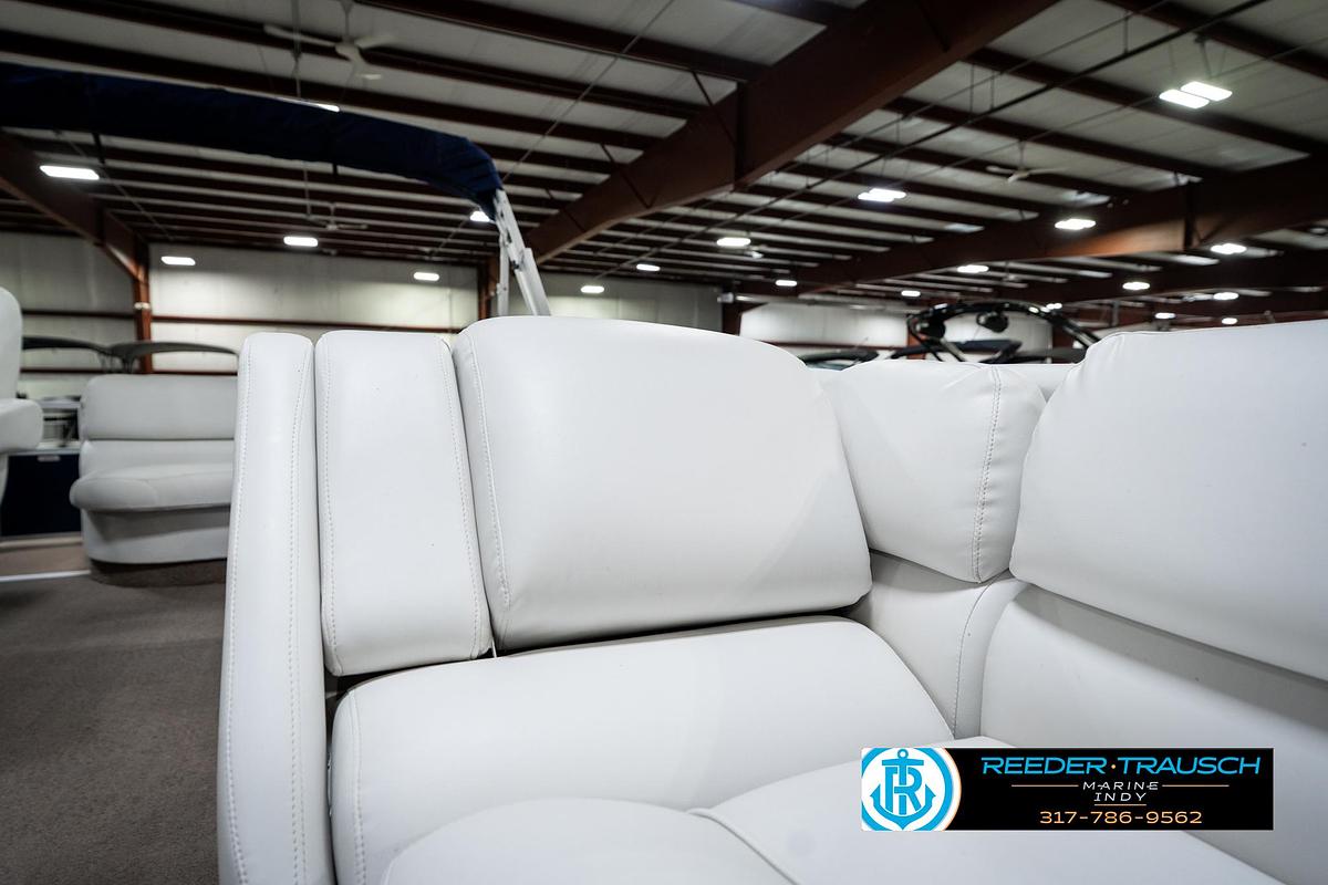 Used 2011 Bennington 2274 RCL