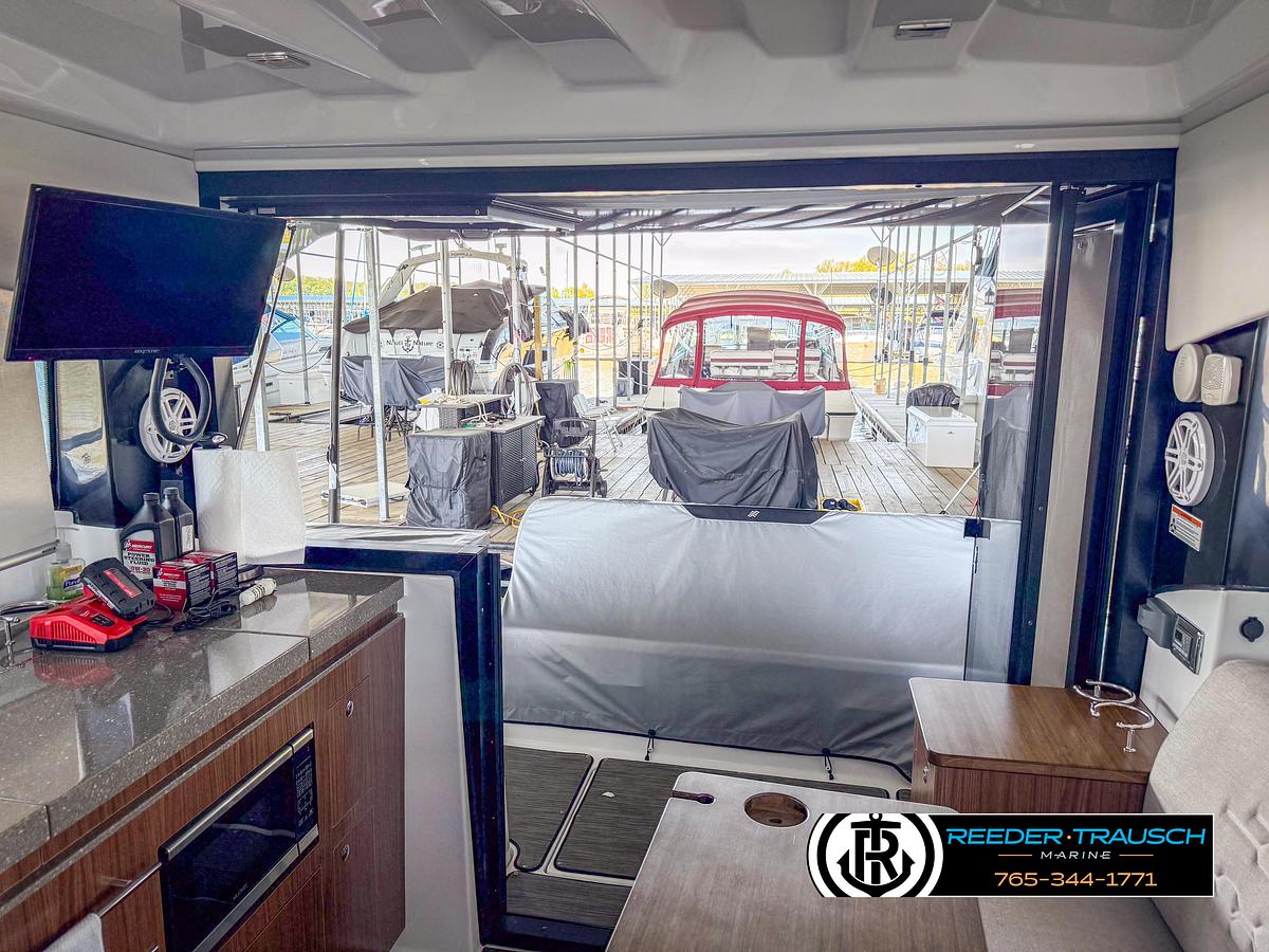 2021 Four Winns Vista 355 Coupe OB