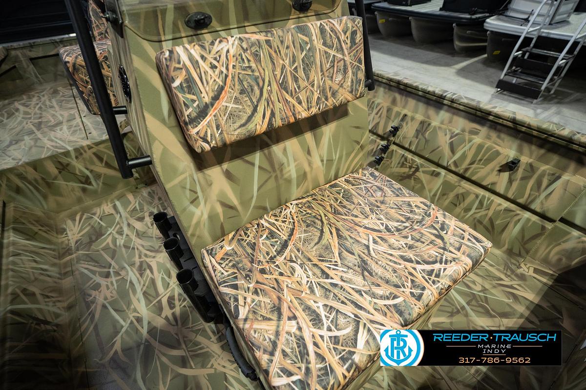 2026 Lund 1870 Predator Center Console