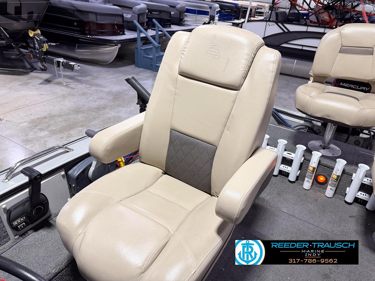 Used 1999 Lund Mr. Pike 17