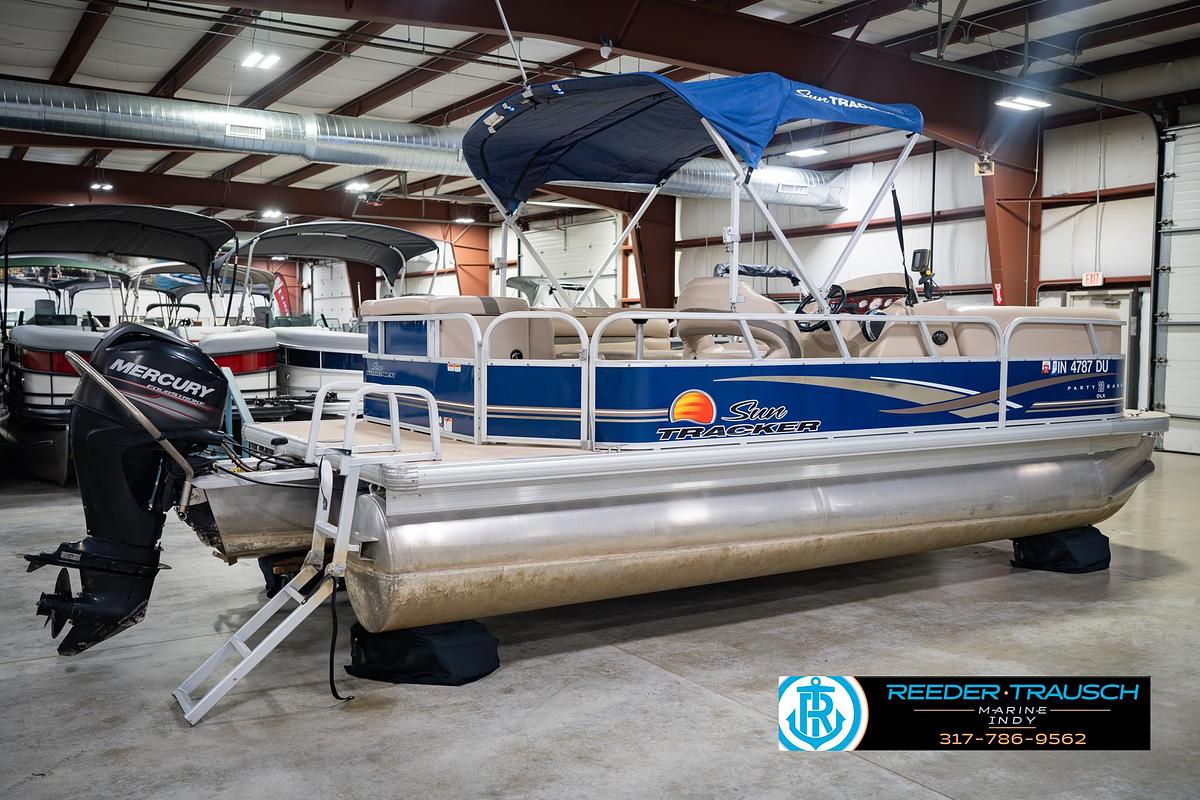 Used 2014 Tracker Marine Sig Party Barge 20 DLX