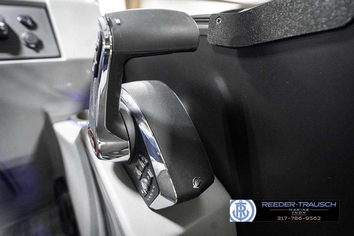 2025 Bennington 23 LTSB