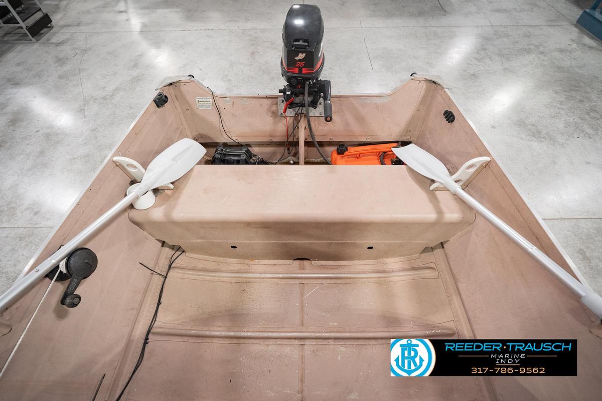 Used 2004 Smoker Craft Voyager