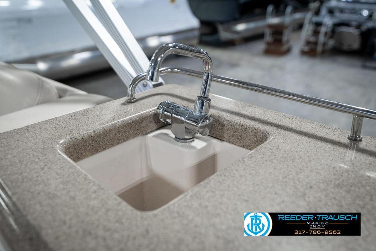 Used 2014 Bennington 25 RCB