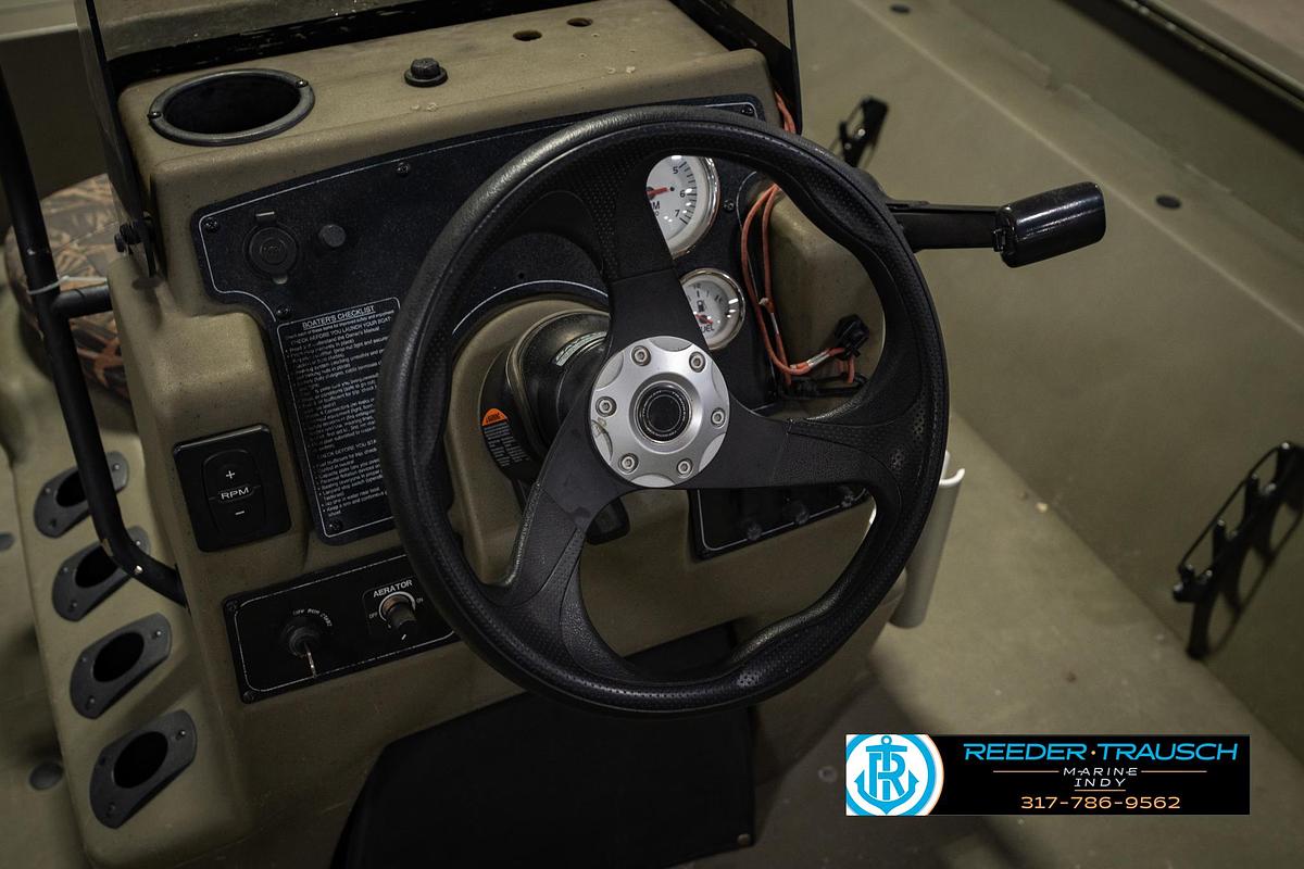 Used 2018 Tracker 2072 CC