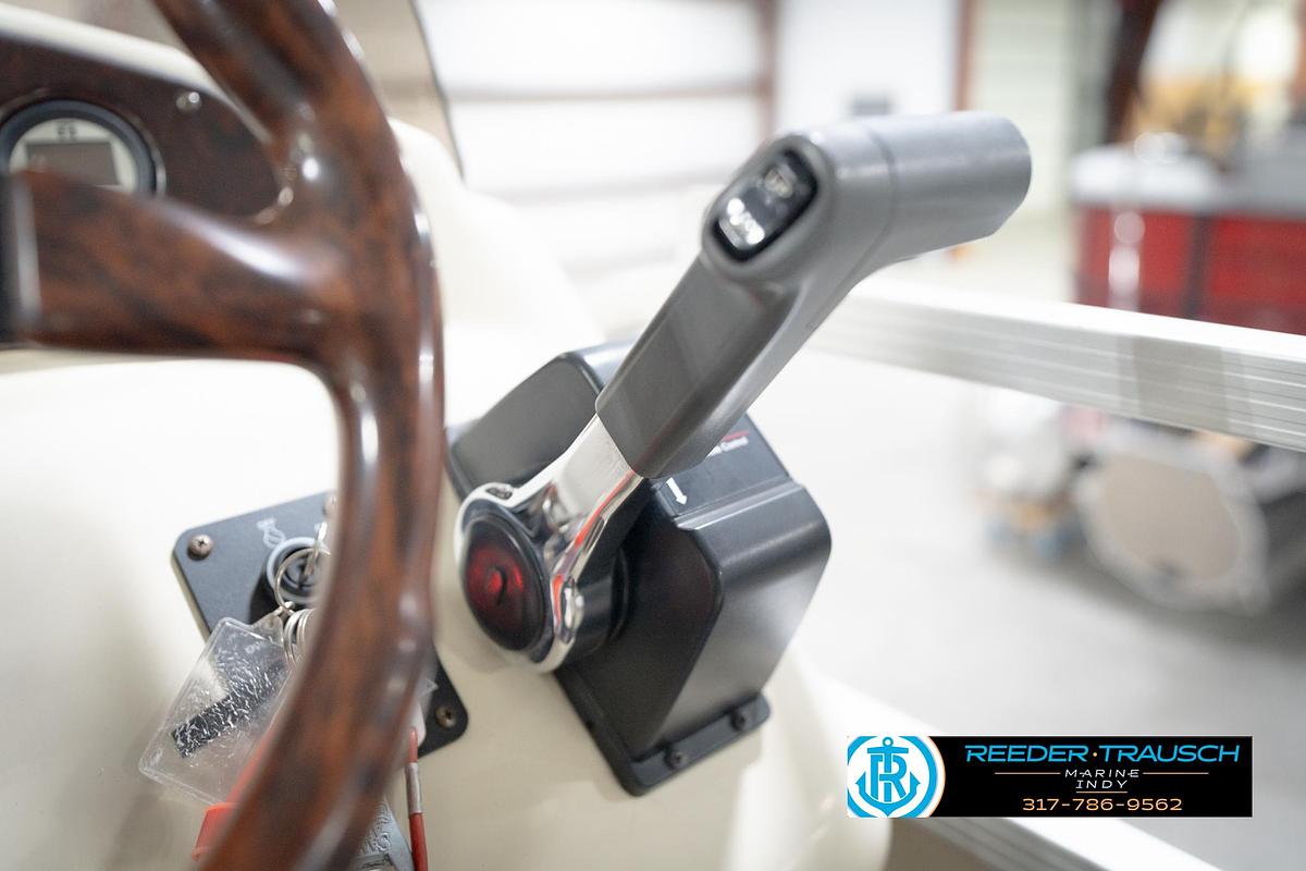 Used 2003 Bennington 2050 RL